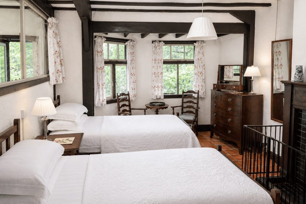 Large front twin bedroom at Windy Gap